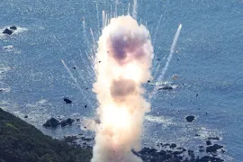 Die Kairos-Rakete trug einen experimentellen Regierungssatelliten [Kyodo via Reuters]