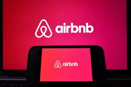 Airbnb hat seine Richtlinien zu Sicherheitskameras überarbeitet [Datei: Mario Tama/Getty Images via AFP]