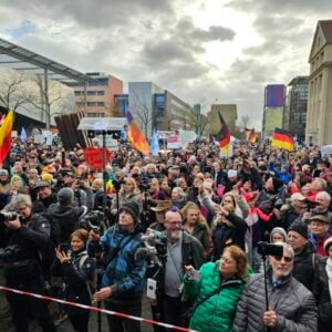 „Odzyskujemy naszą demokrację!”: Tysiące osób przekazuje zarzuty karne Prokuratorowi Generalnemu Federalnemu